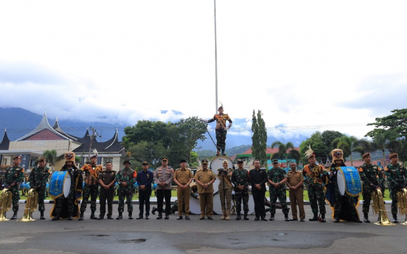 Upacara Penyambutan Peserta Latihan Integrasi Taruna Wreda (Latsitarda)