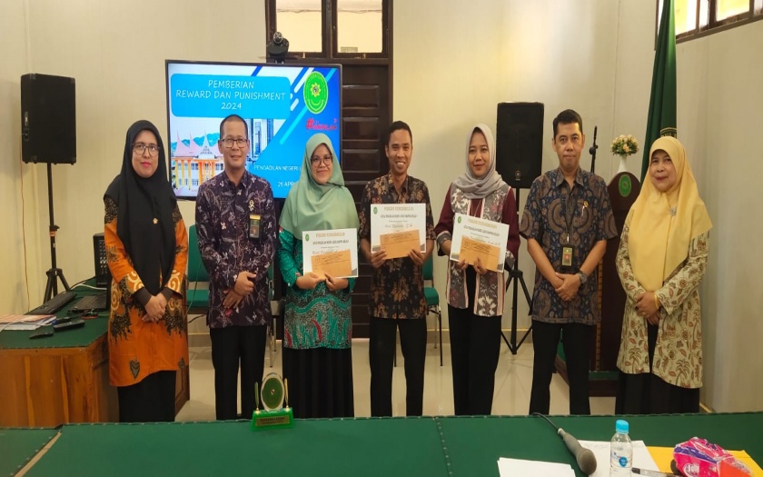 Pemberian Rewards Kepada Pegawai Best Performance